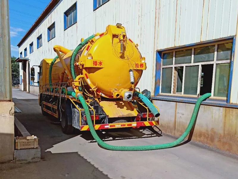 台城花园厂区化粪池清理